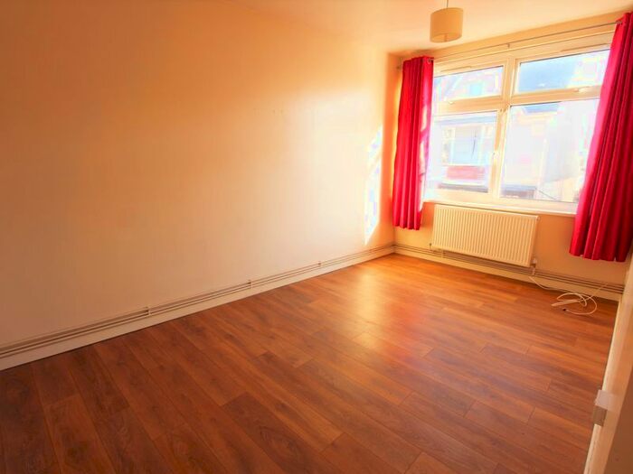 1 Bedroom Flat To Rent In Jones Arcade, Bedwlwyn Road, Ystrad Mynach