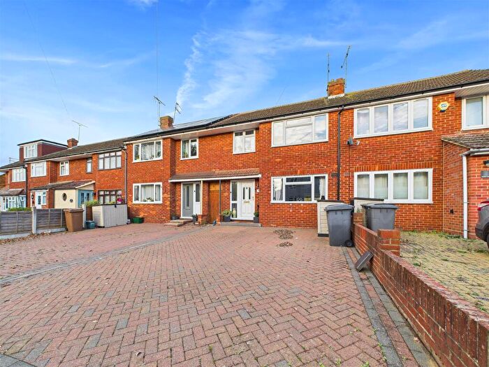 3 Bedroom Terraced House For Sale In Rose Glen, Chelmsford, CM2
