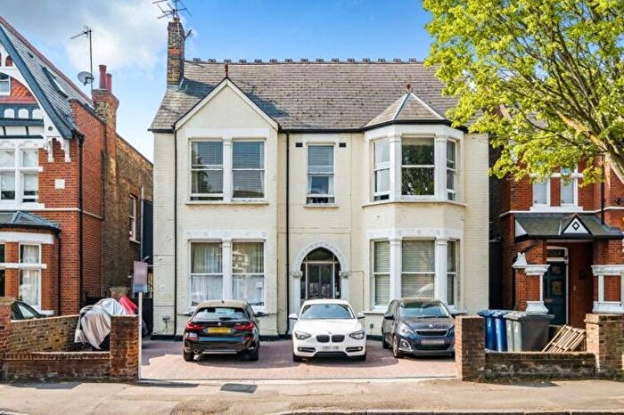2 Bedroom Flat To Rent In Gordon Road, London, W5