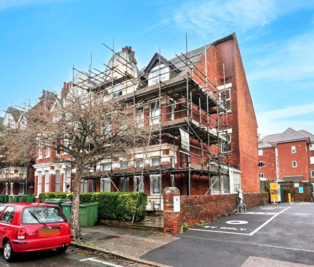 1 Bedroom Flat For Sale In Flat (A), Westbourne Gardens, Folkestone, CT20