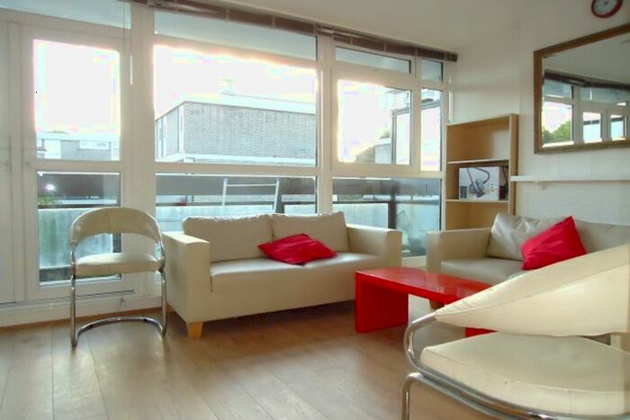 3 Bedroom Flat To Rent In Westbridge Road, By Battersea Square, SW11