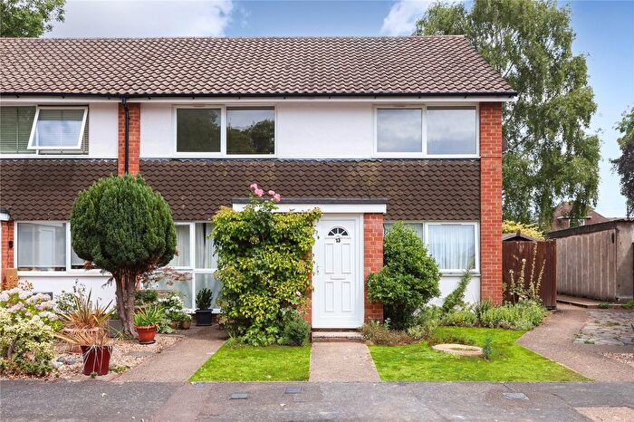 2 Bedroom Flat To Rent In Layton Court, Weybridge, Surrey, KT13