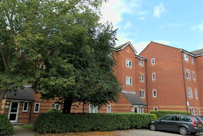 Flat To Rent In Bream Close, Tottenham, London, N17
