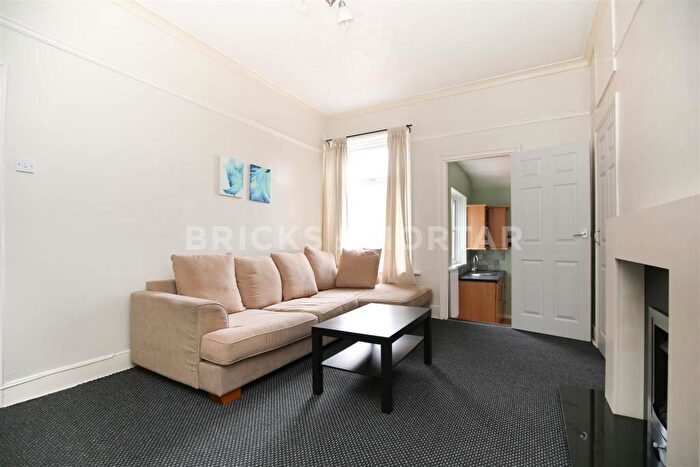 2 Bedroom Flat To Rent In Heaton Park Road, Heaton, Newcastle Upon Tyne, NE6