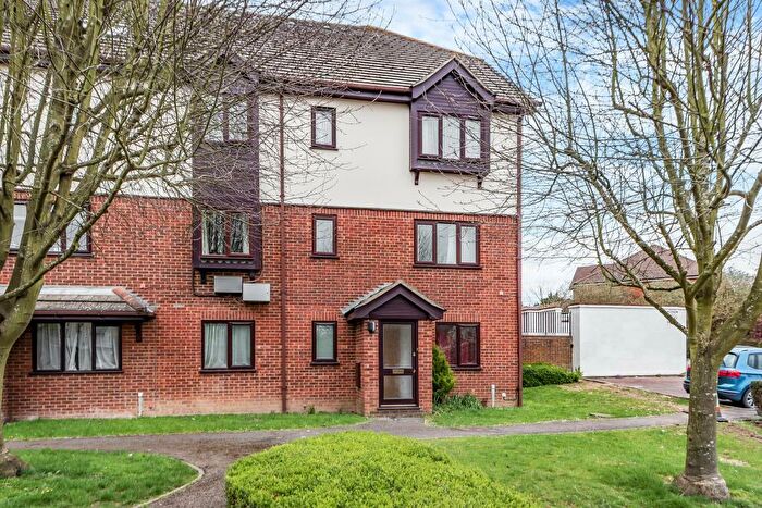 2 Bedroom Apartment To Rent In High Wycombe, Buckinghamshire, HP13