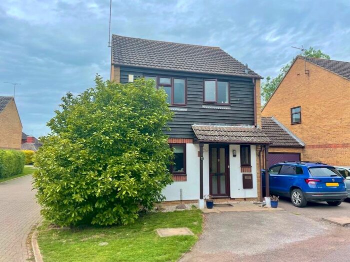 3 Bedroom Link Detached House To Rent In Lenborough Close, Buckingham, MK18