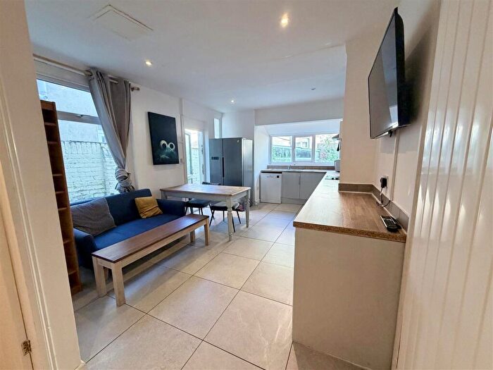6 Bedroom House For Sale In Malefant Street, Cathays, Cardiff, CF24