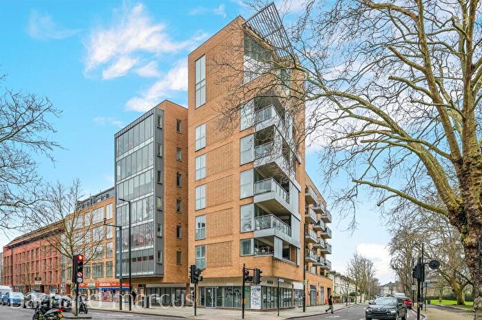 2 Bedroom Flat For Sale In Glengall Road, London, SE15