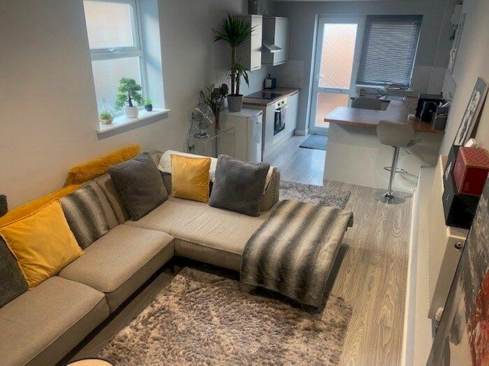 2 Bedroom Flat To Rent In Seamoor Road, Westbourne, Bournemouth, BH4