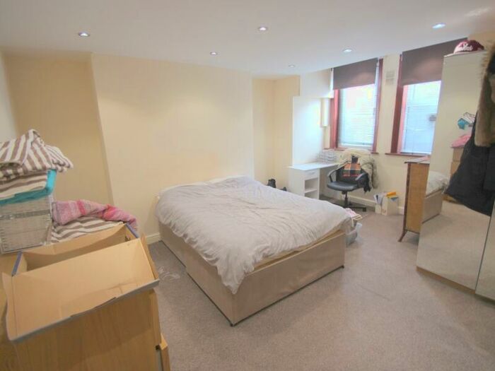 7 Bedroom Terraced House To Rent In Chestnut Avenue, Hyde Park, Leeds, LS6