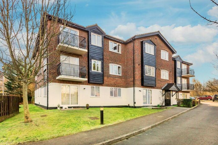 2 Bedroom Flat To Rent In Birchend Close, South Croydon, CR2