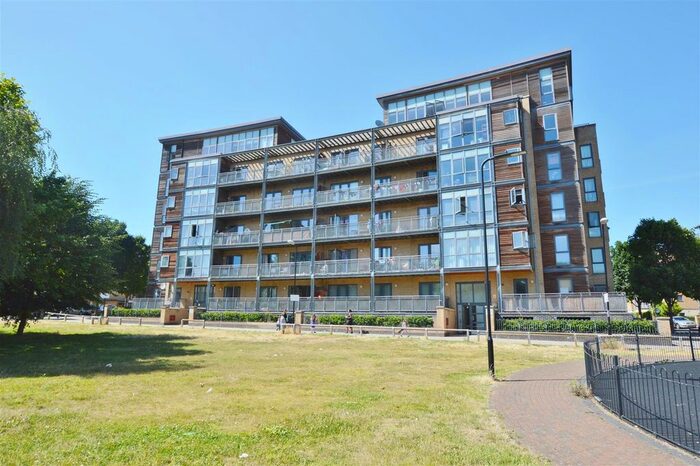 2 Bedroom Flat For Sale In Woodmill Road, Hackney, London, E5