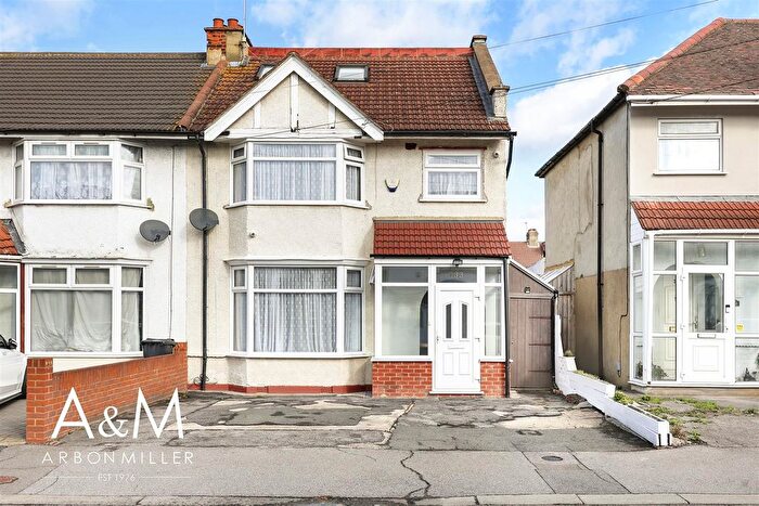 4 Bedroom Semi-detached House For Sale In Wards Road, Newbury Park, IG2