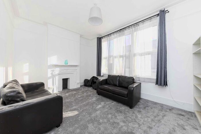 4 Bedroom Flat To Rent In Tooting High Street, London, SW17