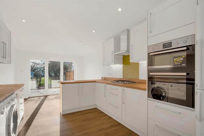 2 Bedroom Property To Rent In Flanchford Road, Reigate, RH2