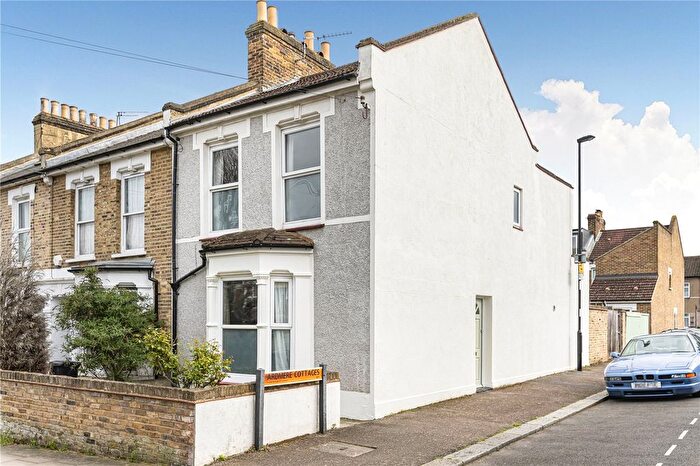 3 Bedroom End Terrace House For Sale In Beacon Road, London, SE13