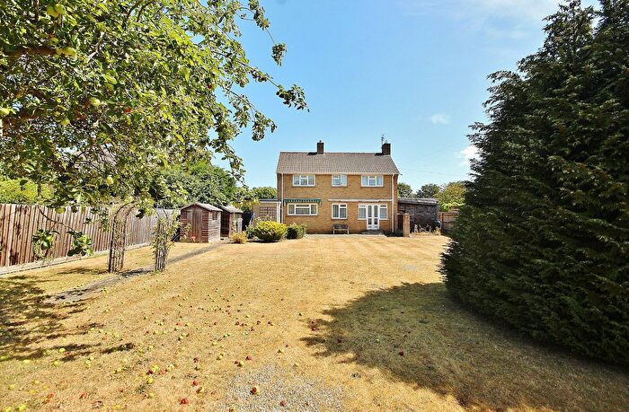 3 Bedroom Detached House For Sale In Woodlands Road, Witney, OX28