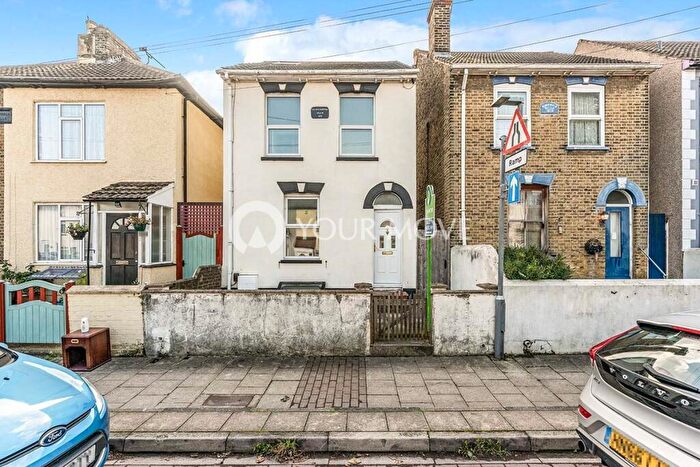 3 Bedroom Detached House To Rent In Trafalgar Street, Gillingham, Kent, ME7