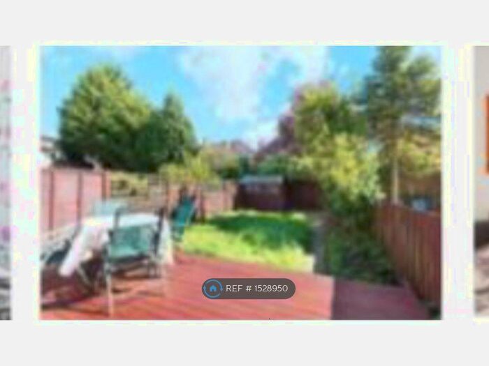 2 Bedroom Flat To Rent In Belmont Avenue, Surrey, KT3