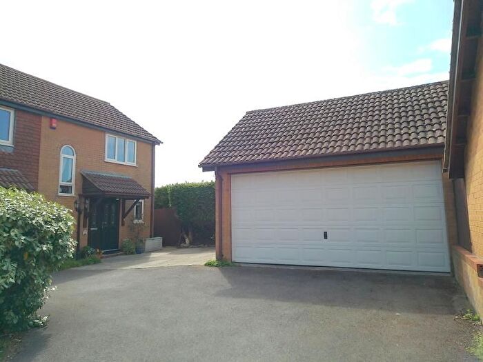 3 Bedroom Detached House For Sale In Trentham Avenue, Bournemouth, BH7