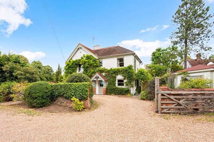 4 Bedroom Detached House To Rent In Winter Hill Road, Pinkneys Green, SL6