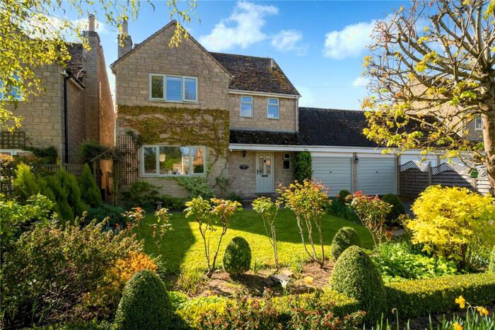 3 Bedroom Link Detached House For Sale In Orchard View, Draycott, Moreton-in-Marsh, Gloucestershire, GL56