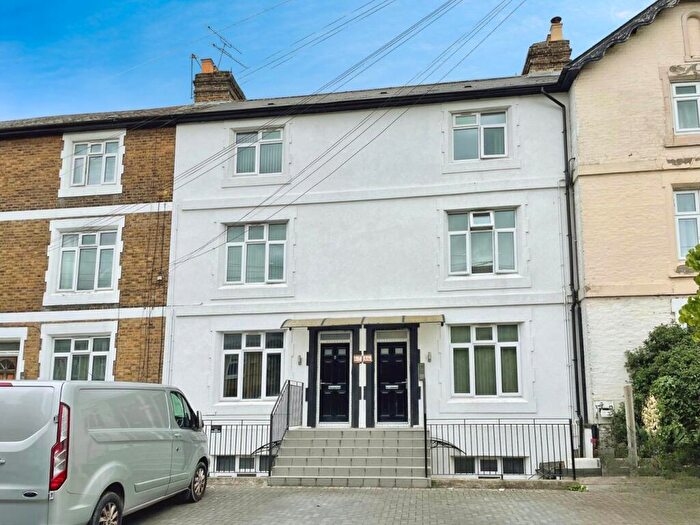 1 Bedroom Flat To Rent In Hencroft Street South, Slough, SL1