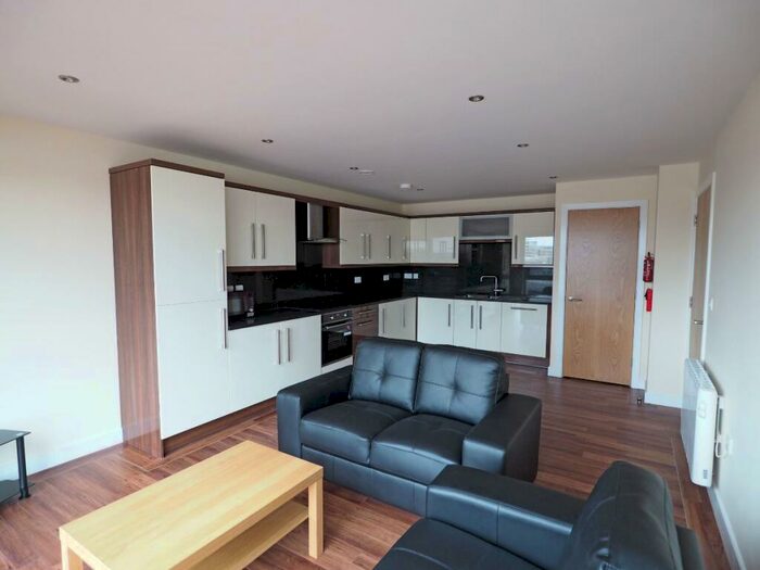 3 Bedroom Apartment To Rent In Apt Devonshire Point, S1