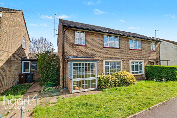 3 Bedroom Semi Detached House For Sale In Listowel Road, Dagenham, RM10