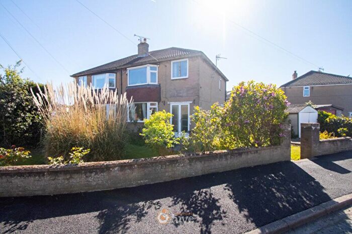 3 Bedroom Semi-Detached House For Sale In Robin Hood Crescent, Edenthorpe, Doncaster, DN3