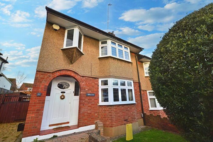 4 Bedroom Semi-Detached House To Rent In Orchard Close, St Albans, AL1