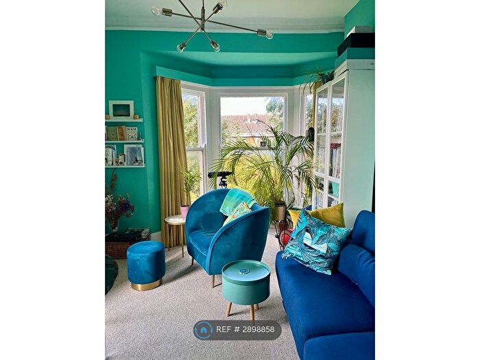 2 Bedroom Flat To Rent In Fernlea Close, Cambridge, CB1