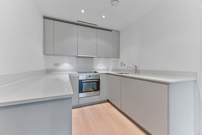 1 Bedroom Flat To Rent In Tennyson Apartments, East Croydon, Croydon, CR0