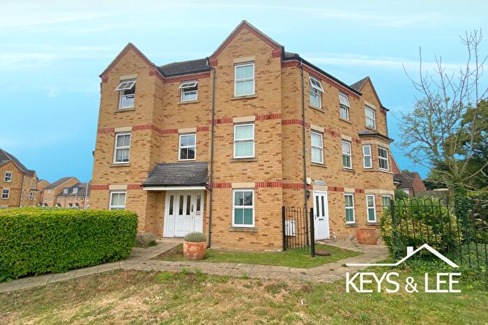 2 Bedroom Flat To Rent In Hampton Court, Hyde Close, Romford, RM1