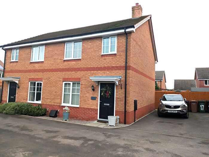 3 Bedroom Semi-Detached House For Sale In Elderflower Coppice, Pershore, WR10