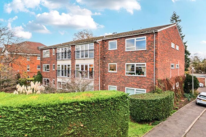 2 Bedroom Flat For Sale In Oatlands Drive, Weybridge, KT13