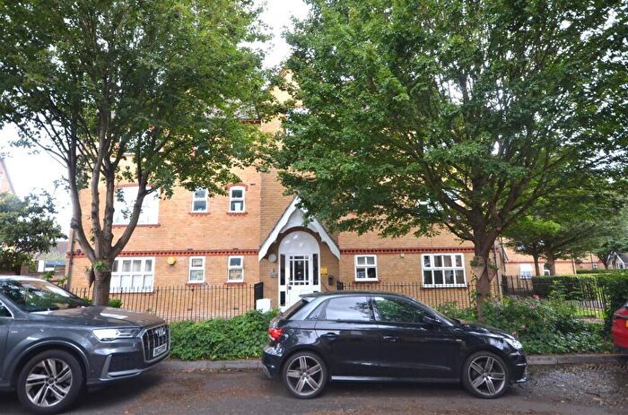 1 Bedroom Flat For Sale In Chamberlayne Avenue, Wembley, Middlesex, HA9