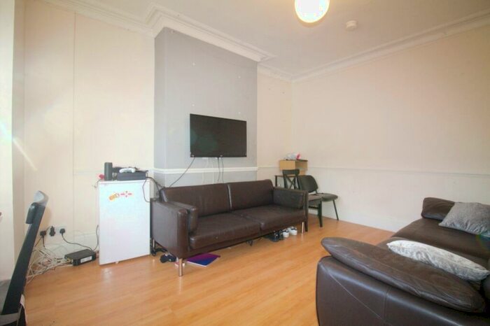 6 Bedroom Terraced House To Rent In Trelawn Terrace, Headingley, Leeds, LS6