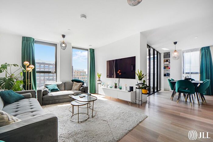 2 Bedroom Apartment For Sale In Malt House, Barley Lane, Stratford, E15