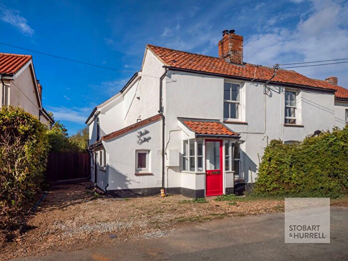 3 Bedroom Semi Detached House For Sale In Queen Street, Spooner Row, Norfolk, NR18
