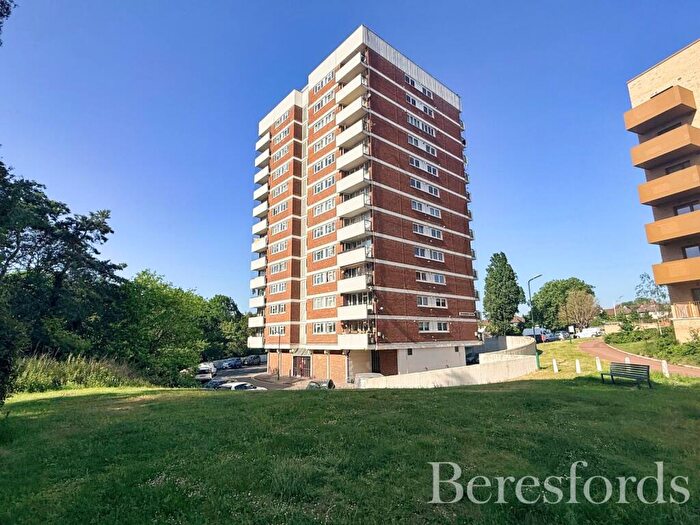2 Bedroom Apartment For Sale In Parkhill Close, Hornchurch, RM12