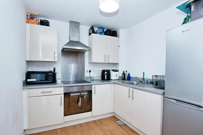 3 Bedroom Flat To Rent In Limes Grove, London, SE13