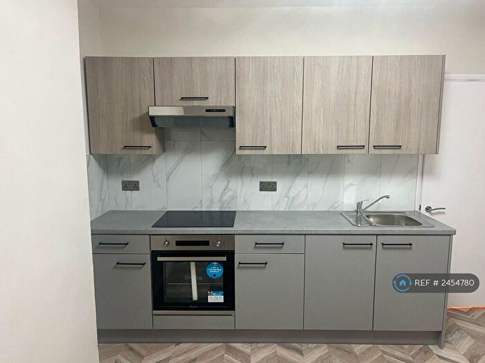 2 Bedroom Flat To Rent In Scrubs Lane, London, NW10