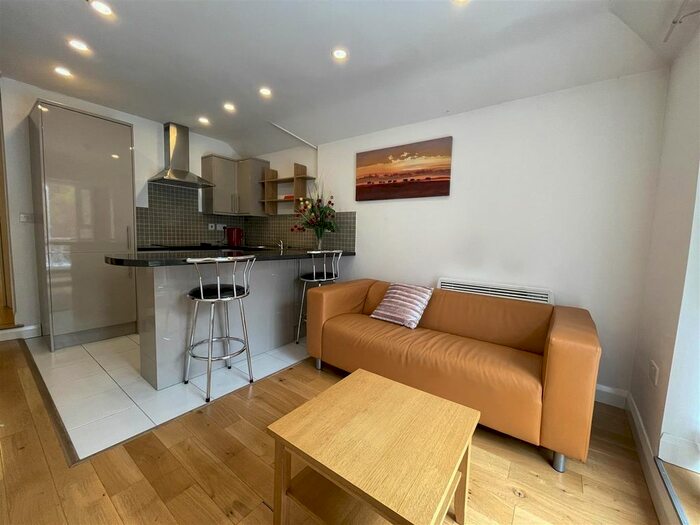 1 Bedroom Flat To Rent In Richmond Road, Cathays, Cardiff, CF24