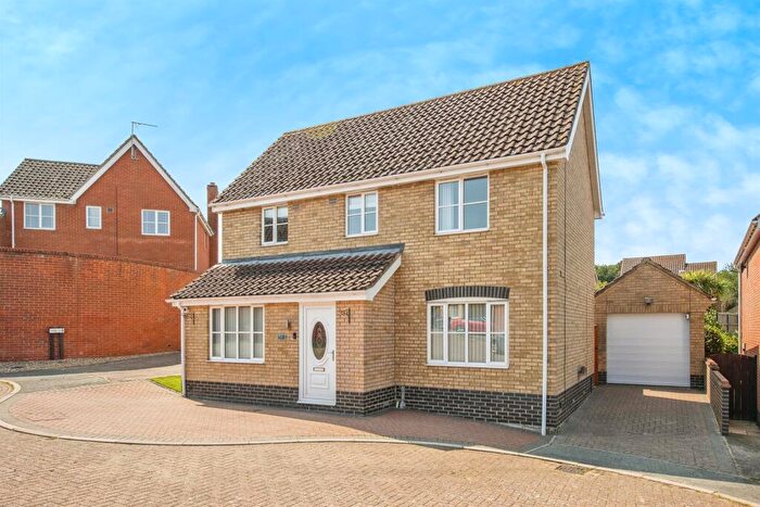 3 Bedroom Detached House For Sale In Monarch Way, Pinewood, Ipswich, IP8
