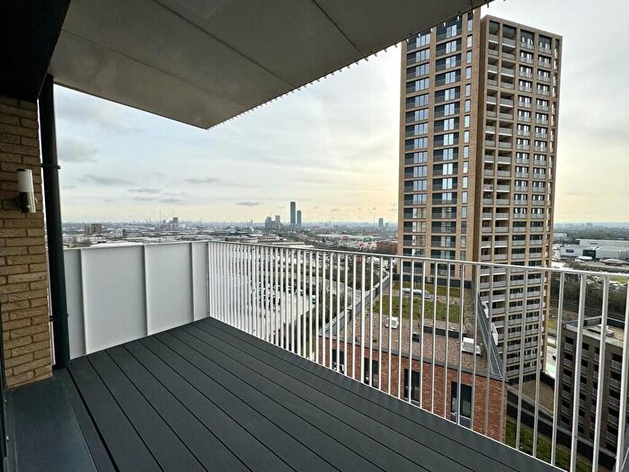 2 Bedroom Flat To Rent In Viscount House, Lakeside Drive, Regency Heights, Park Royal, London, NW10