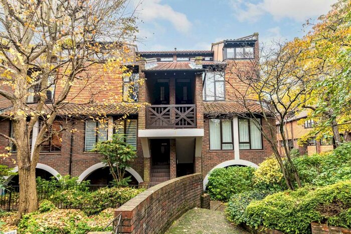 2 Bedroom Maisonette To Rent In Mallard Place, Twickenham, TW1