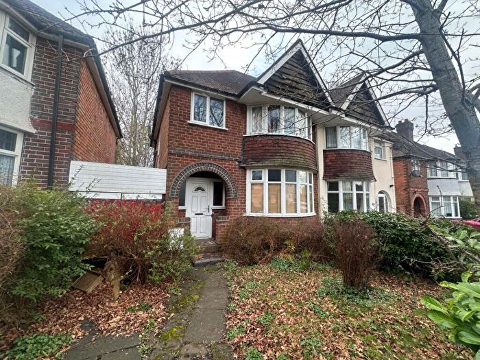 3 Bedroom Semi Detached House For Sale In School Road, Hall Green, Birmingham, B28