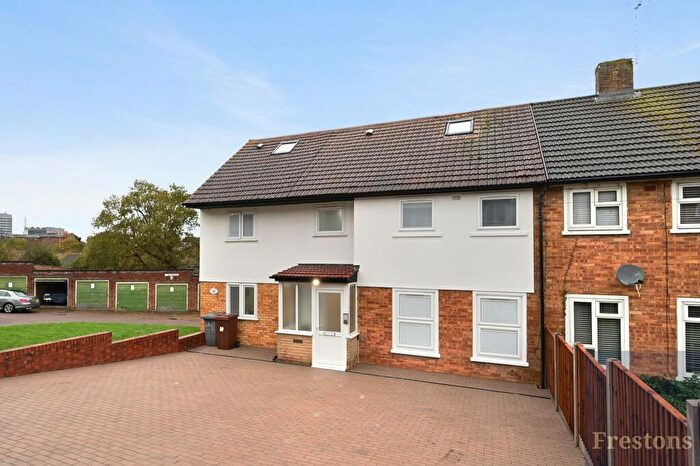 10 Bedroom Semi-Detached House To Rent In Oakmere Avenue, Potters Bar, Hertfordshire, EN6