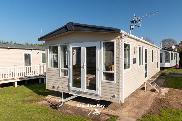 2 Bedroom Mobile/park Home For Sale In Manor Road, Hayling Island, PO11